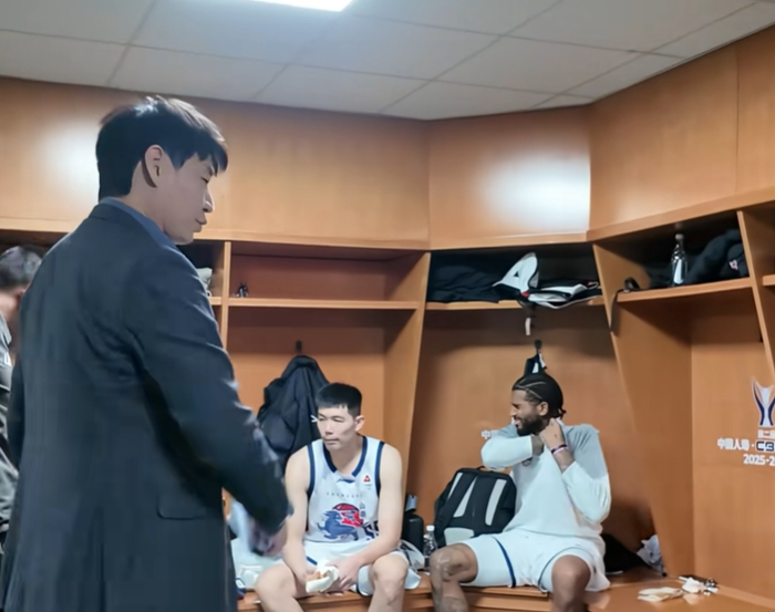 hth官网-淘汰浙江更衣室！邱彪体恤外援，总结变认哥现场，与全队打成一片|山东队|浙江队|陈林坚|德雷克·鲍威尔|诺曼·鲍威尔_新浪体育_新浪新闻