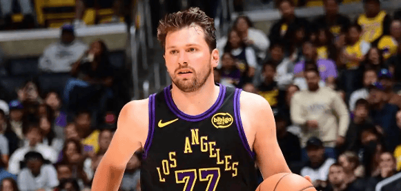 hth官网-东契奇42分0失误创纪录！詹姆斯总胜场历史第一，湖人锁定季后赛